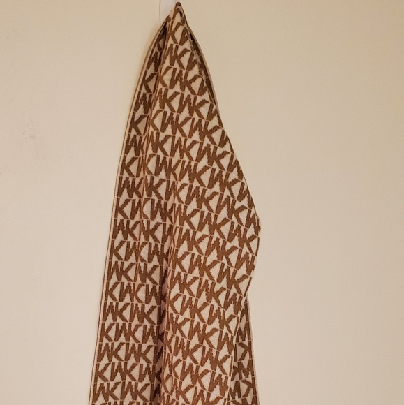 Michael Kors Tan and White Logomania Knitted Winter Scarf - Picture 3 of 9